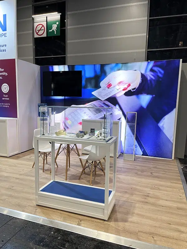 Vitrine sur le stand IN GROUPE au Salon Trustech - Paris